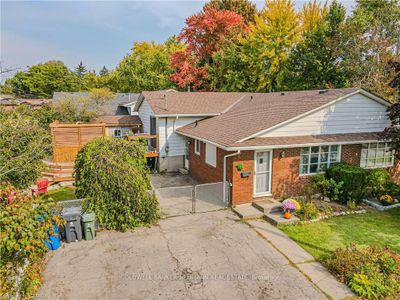 39 Inverness Dr, House attached with 3 bedrooms, 2 bathrooms and 4 parking in Guelph ON | Image 1