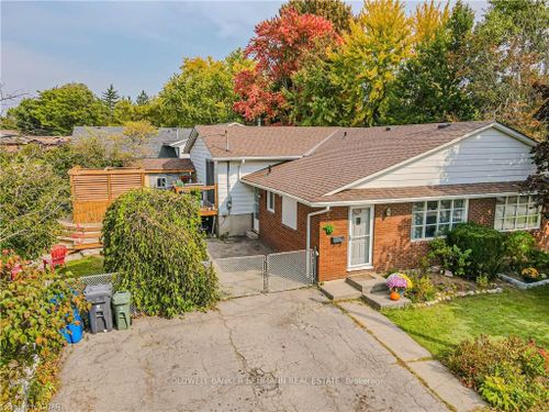 39 Inverness Dr, Guelph, ON, N1E3M1 | Card Image