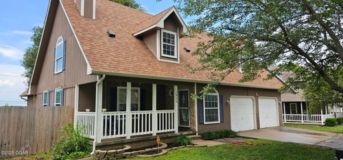 1932 Red Bird Dr, Webb City, MO, 64870-1145 | Card Image