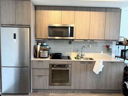 1009-38 Forest Manor Rd, North York, ON, M2J0H4 | Card Image