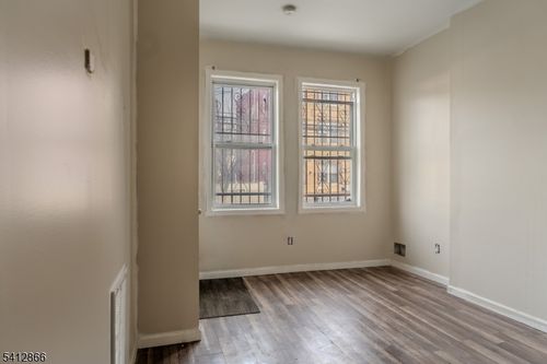 324 14th Ave, Newark, NJ, 07103-1224 | Card Image