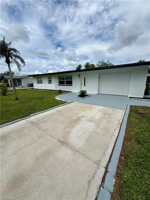 188 Walnut Ave Nw, PORT CHARLOTTE, FL, 33952-7945 | Card Image