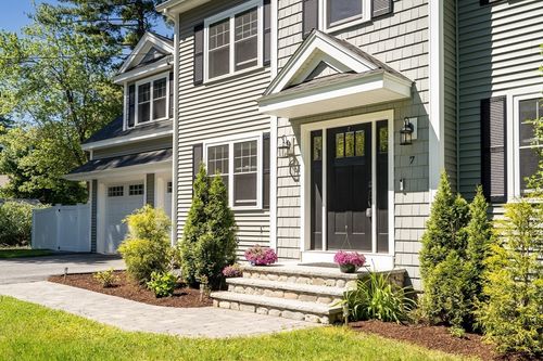 7 Perham St, Bedford, MA, 01730-1907 | Card Image