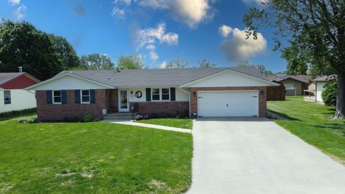 703 E Rosewood St, Watseka, IL, 60970-1410 | Card Image