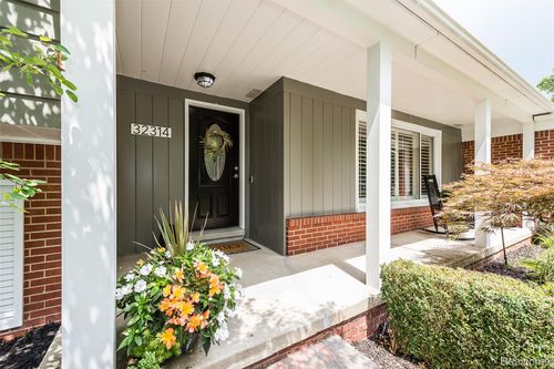 32314 Craftsbury Rd, Farmington Hills, MI, 48334-3430 | Card Image