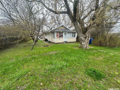 215 7th Street E, Wynyard, SK, S0A4T0 | Card Image