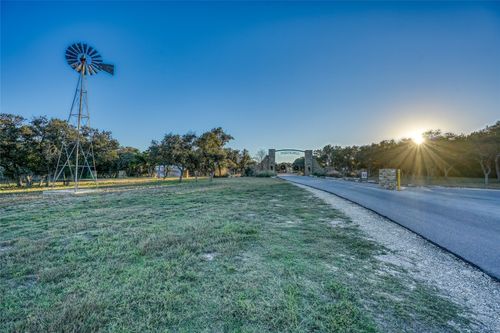 137 Falling Oak Dr., Blanco, TX, 78606 | Card Image