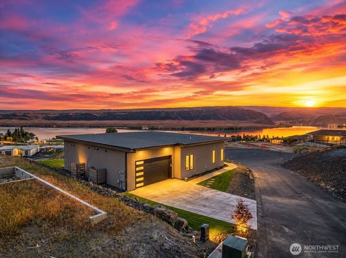 23339 Spur Ln Nw, Quincy, WA, 98848-8510 | Card Image