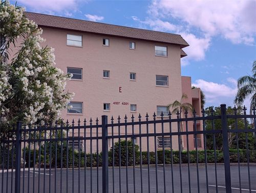 e-103-4111 Heron Way, BRADENTON, FL, 34205-5045 | Card Image