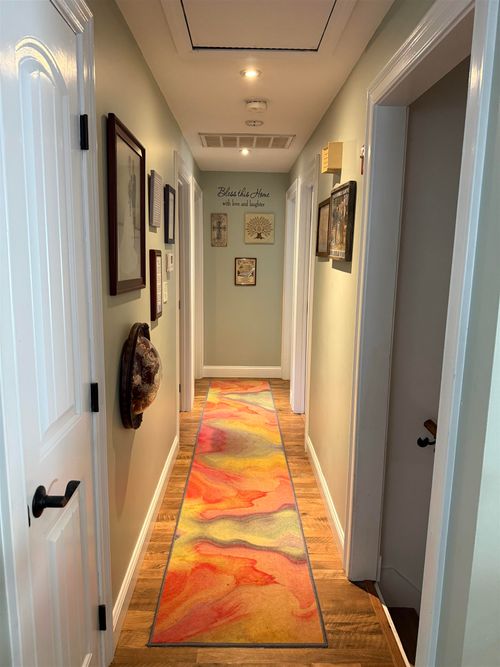 9 Doris St, Derry, NH, 03038-3806 | Card Image