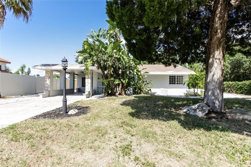 2035 Goldenrod St, SARASOTA, FL, 34239-5211 | Card Image