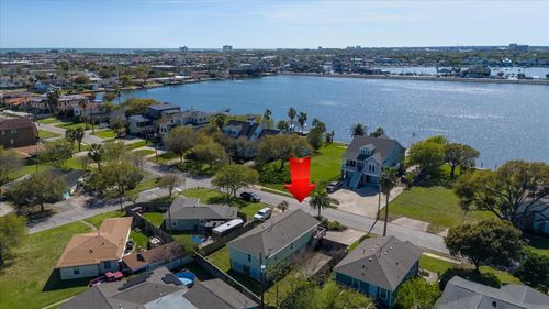 1618 Bayou Shore Dr, Galveston, TX, 77551-4331 | Card Image