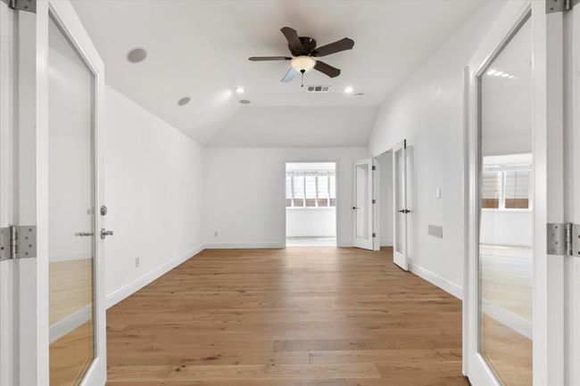 Upstairs game room wired with surround sound | Image 19