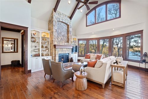 320 Knollwood Dr, Salem, SC, 29676-3909 | Card Image