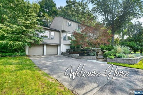 10 Lancaster Ct, Cresskill, NJ, 07626-1616 | Card Image