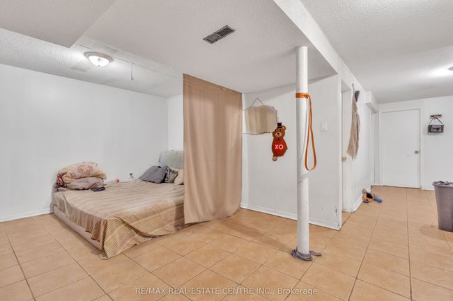 19 Langwith Crt, House other with 6 bedrooms, 3 bathrooms and 4 parking in Brampton ON | Image 15