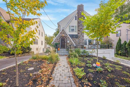 22 Palmer Ave, Mount Vernon, NY, 10552-1217 | Card Image