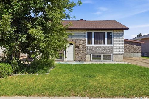 1020 Warner Street, Moose Jaw, SK, S6H5S5 | Card Image