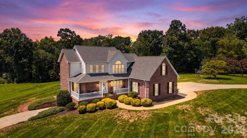 1338 Willow Creek Dr, Newton, NC, 28658-9577 | Card Image