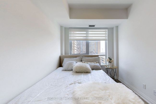 1012 - 286 Main St, Condo with 2 bedrooms, 2 bathrooms and null parking in Toronto ON | Image 16