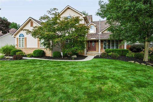 697 Cherry Valley Dr, Amherst, OH, 44001-1146 | Card Image