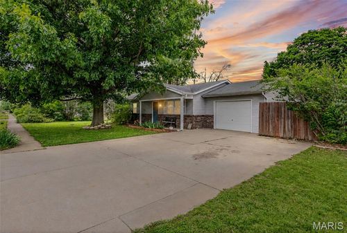 429 Orchard Ct, Troy, IL, 62294-1098 | Card Image