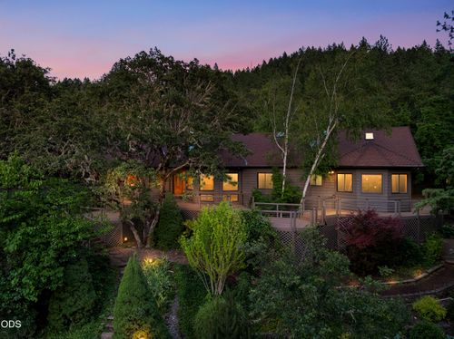 840 Shadow Hills Dr, Grants Pass, OR, 97526-9105 | Card Image