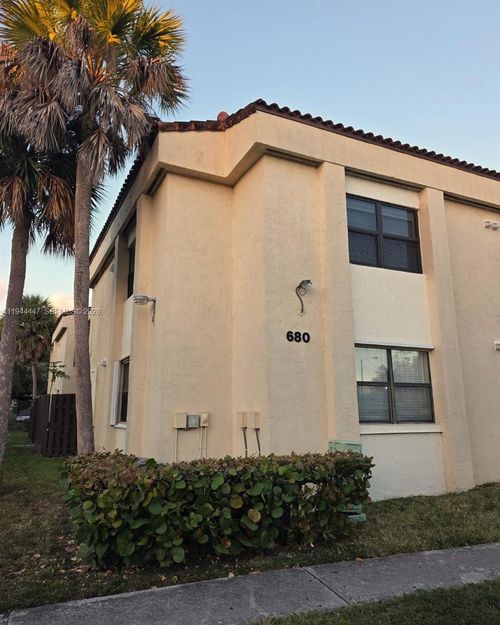 3-680 W Park Dr, Miami, FL, 33172-5354 | Card Image