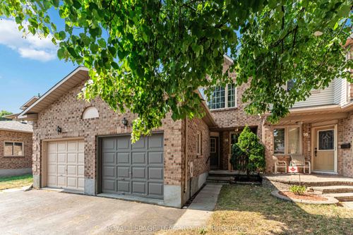 18 Ravenscroft Crt, Stittsville, ON, K2S1R3 | Card Image