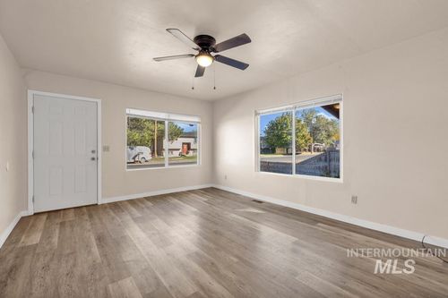 553 Quincy St, Twin Falls, ID, 83301-3912 | Card Image