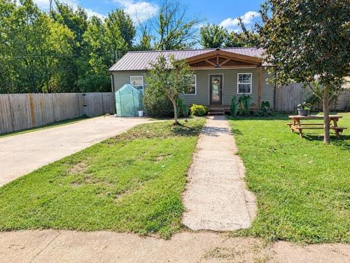 826 Oakland Park Dr, Livingston, TN, 38570-1130 | Card Image