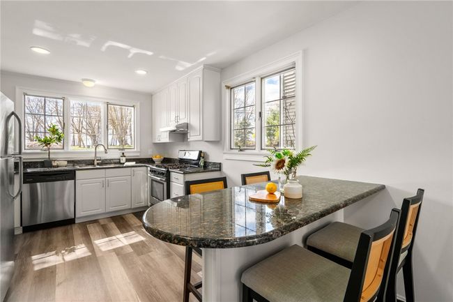 844 Bullocks Point Ave, Condo with 2 bedrooms, 3 bathrooms and 1 parking in Riverside RI | Image 7