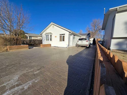 210 2 Ave N, Vauxhall, AB, T0K2K0 | Card Image