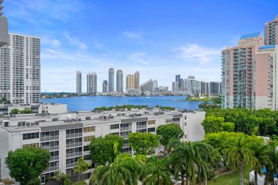 915 - 3300 Ne 192nd St, Condo with 2 bedrooms, 2 bathrooms and null parking in Aventura FL | Image 2