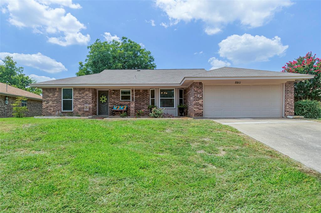 Crestwood Cir, North Richland Hills, TX 76180