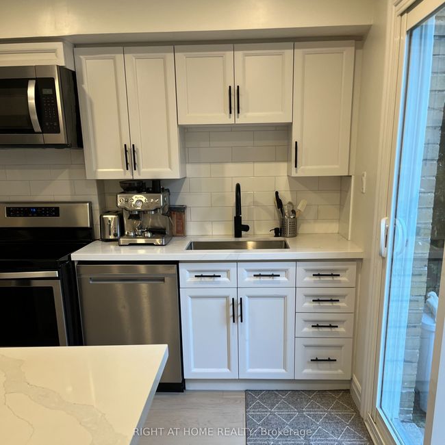 6 Broadpath Rd, Condo with 4 bedrooms, 2 bathrooms and 1 parking in North York ON | Image 4