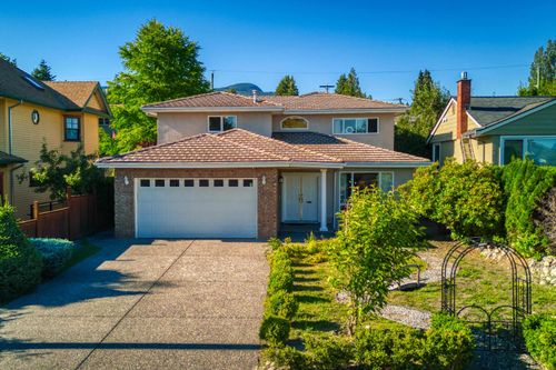 826 E 13th St, North Vancouver, BC, V7L2M9 | Card Image