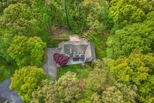 31 Warren Cutting, Chester, NJ, 07930-2728 | Card Image