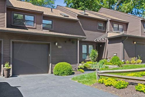 122 Woods Brooke Cir, Ossining, NY, 10562-2094 | Card Image