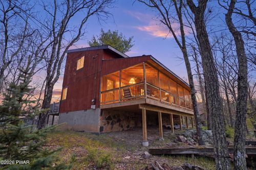 138 Dover Dr, Bushkill, PA, 18324-6872 | Card Image