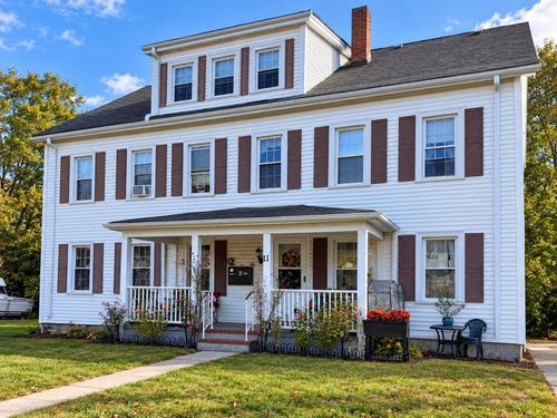 11 Macomber Ave, Dartmouth, MA, 02747-3000 | Card Image