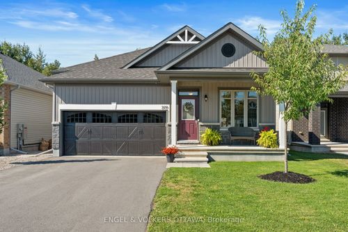 209 Blackhorse Dr, Kemptville, ON, K0G1J0 | Card Image