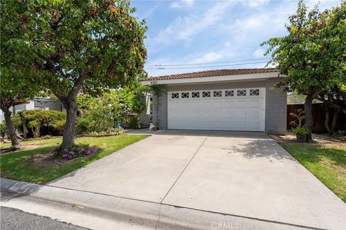 8282 Delfino Cir, Huntington Beach, CA, 92646 | Card Image