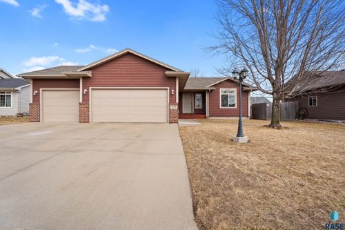 802 Honeysuckle Dr Dr Drive, Harrisburg, SD, 57032 | Card Image