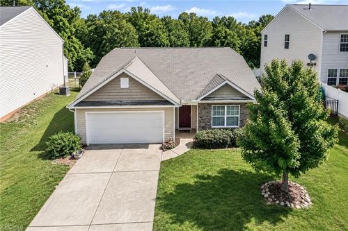 135 Mossy Pond Rd, Statesville, NC, 28677-8735 | Card Image