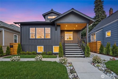 5520 Brooklyn Ave Ne, Seattle, WA, 98105-3518 | Card Image