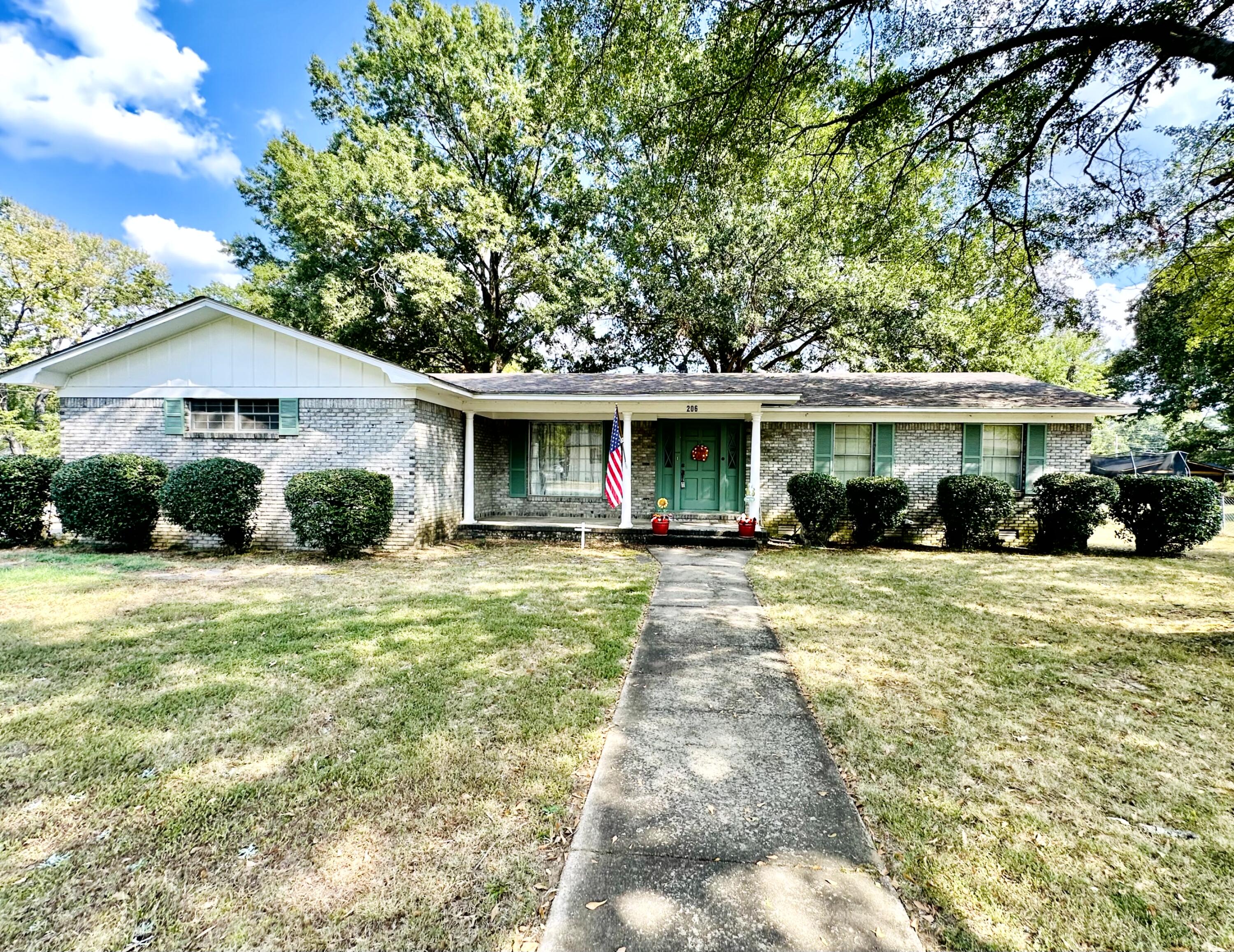Inglewood Ave, Russellville, AR 72801