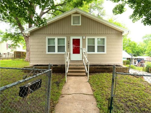 1907 S Evanston Ave, Independence, MO, 64052-1952 | Card Image