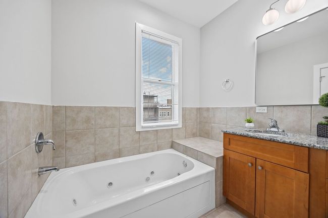 UNIT-2 - 3130 W Walton St, Condo with 3 bedrooms, 2 bathrooms and 1 parking in CHICAGO IL | Image 11