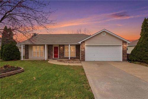 814 Coventry Ln, Raymore, MO, 64083-8275 | Card Image
